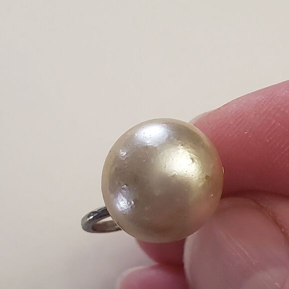 VINTAGE JAPAN Screwback Faux Button Pearl Earrings Champagne - Picture 8 of 8